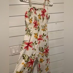 Wide leg jumpsuit. Bought at local boutique. Size small.